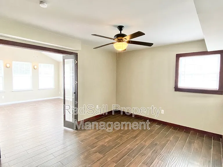 428 Fort Worth St — Photo 5