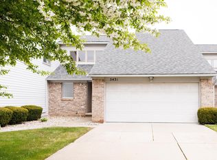 5431 Country Club Ln, Grand Blanc, MI 48439