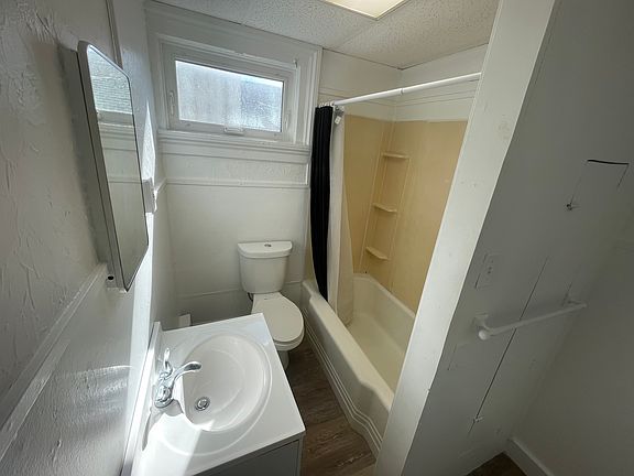 3rd image of 246 Saratoga St APT 2