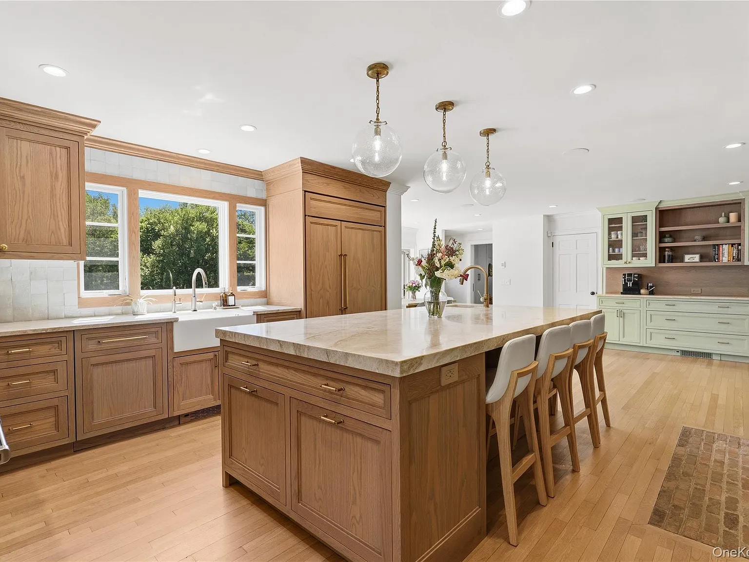 5 bed, 4.5 bath, 5313 sqft, $20,000 — Photo 3