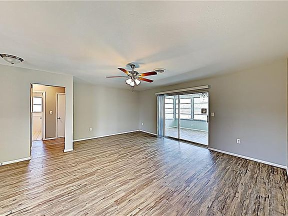3rd image of 1271 Cambridge Dr