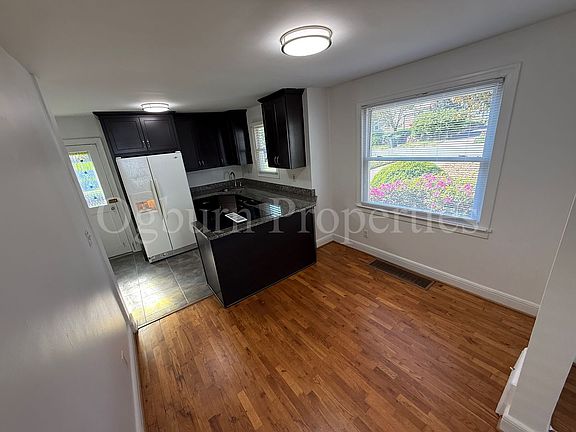 5th image of 2388 Jefferson Ave