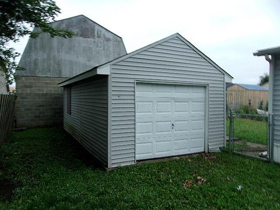 3rd image of 73 Seymour Ave