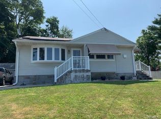 5 President Ct, New Windsor, NY 12553