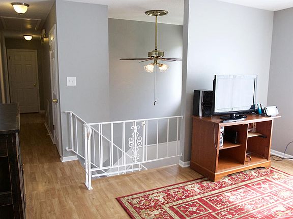 5th image of 5709 Bluewood Ln