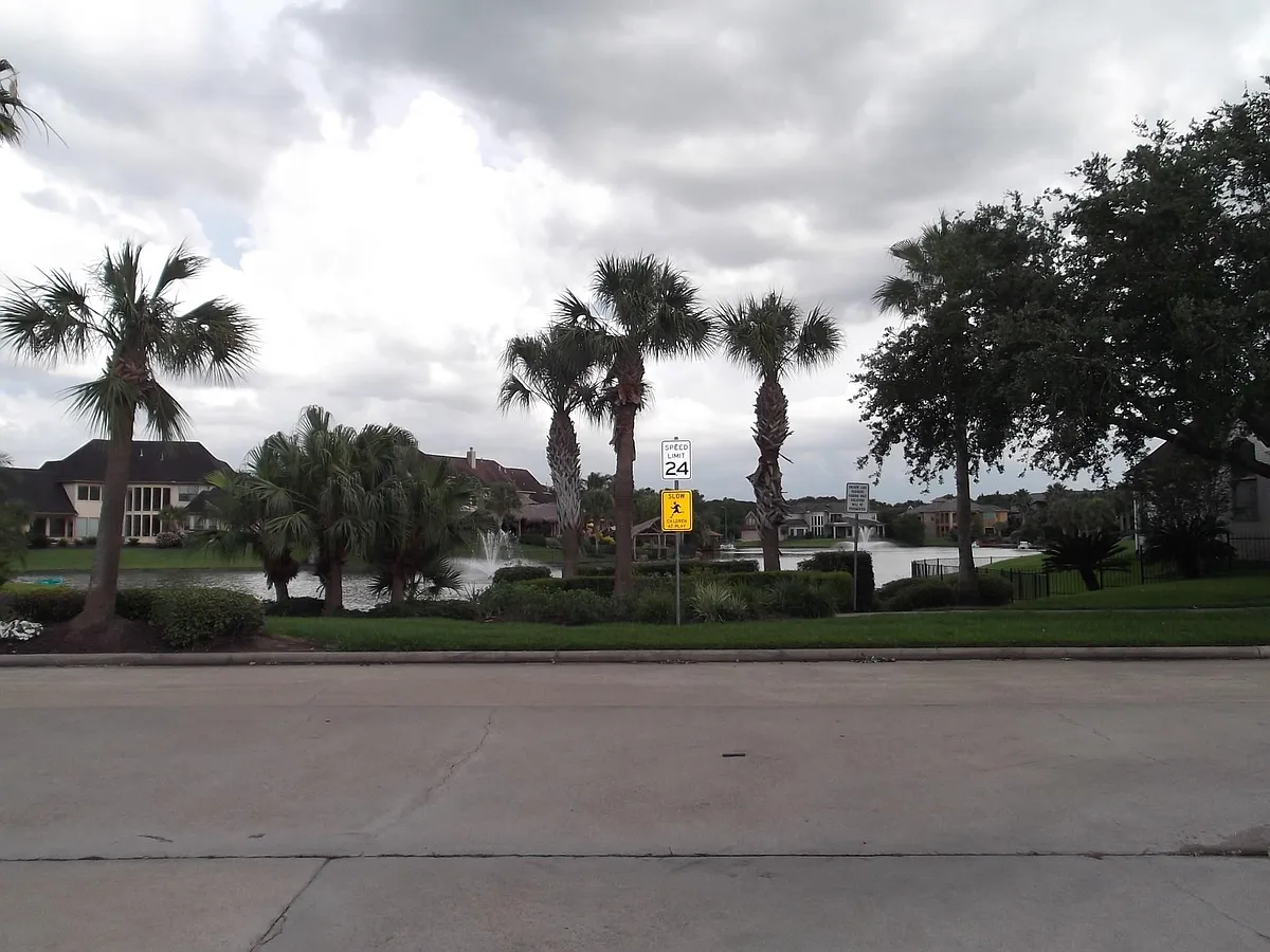 Building Photo - 1722 Parklake Vlg