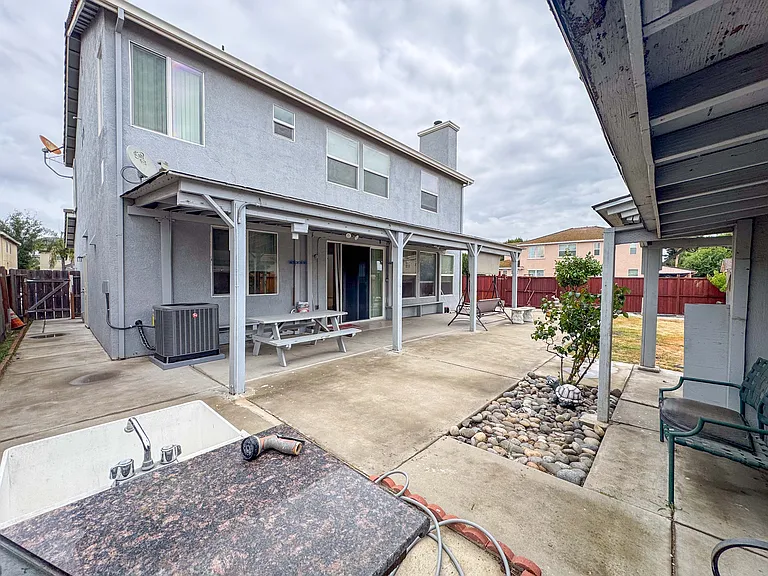 1806 Daniels St — Photo 17