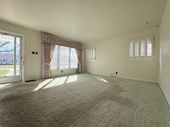 4th image of 665 S May Ave