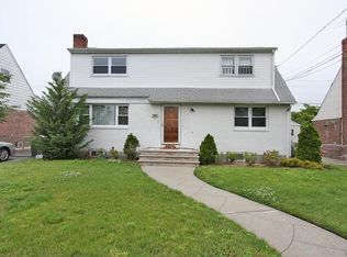 54 Carolyn Ave, Valley Stream, NY 11580