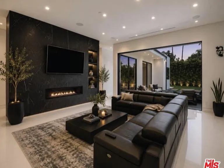20141 Wells Dr — Photo 11