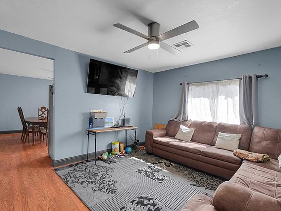 3rd image of 2111 Hackett Rd