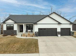 7214 Country Ridge Dr NW, Palo, IA 52324