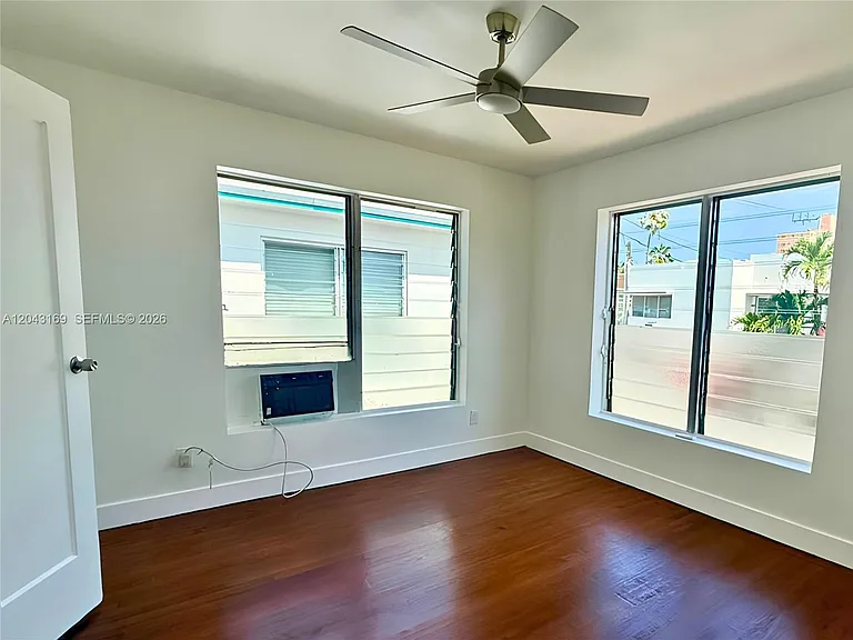 641 10th St #7 — Photo 11
