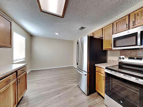 4th image of 304 Iberis Dr