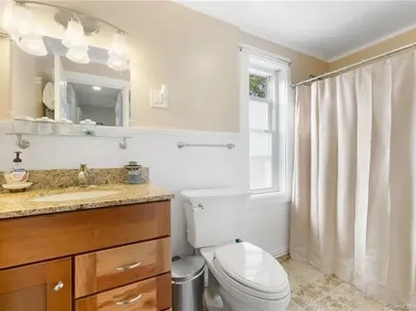 46 Walnut St, West Haven, CT 06516