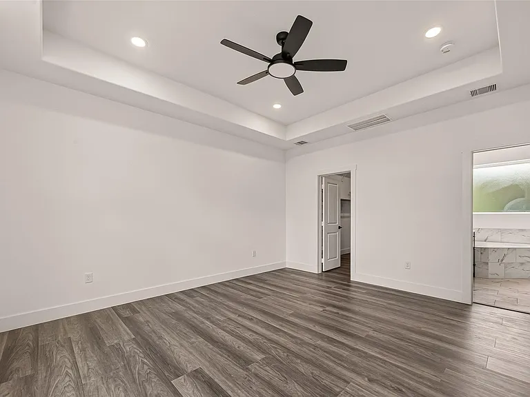 2711 Dennis St — Photo 29
