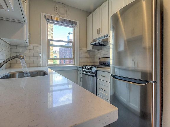 5th image of 411 Bellevue Ave E APT 301