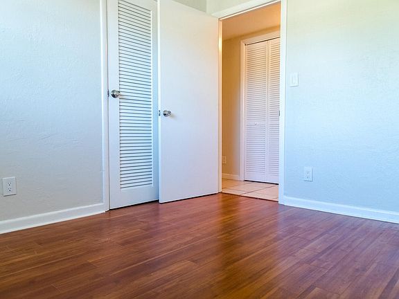 4th image of 130 SW 14th Ave
