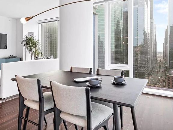 4th image of 431 N Orleans St #301
