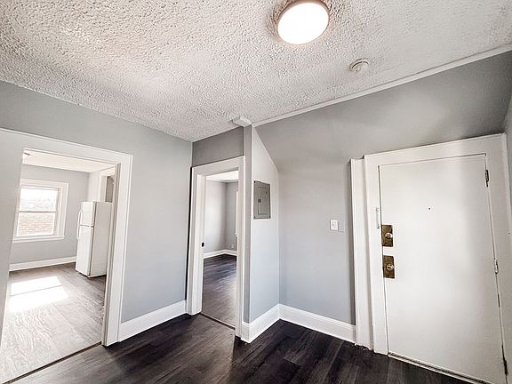 5th image of 16 Crescent Ave APT 3