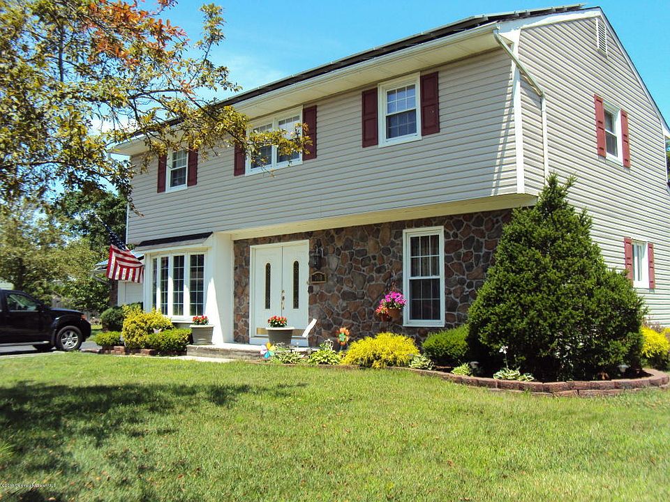 2nd image of 760 Williamsburg Dr