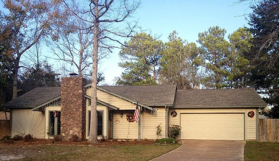 1st image of 122 Lynne Therese Cir