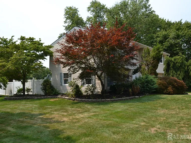 2 Albemarle Rd — Photo 5