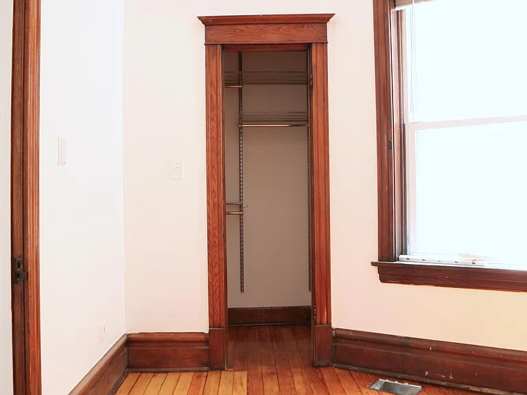 2053 W Montrose Ave #1 — Photo 10