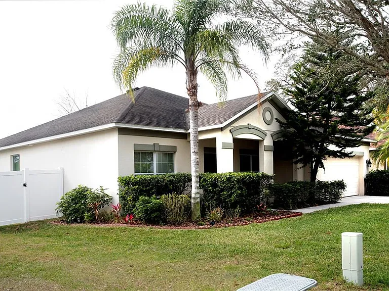 1319 Rowantree Dr — Photo 2