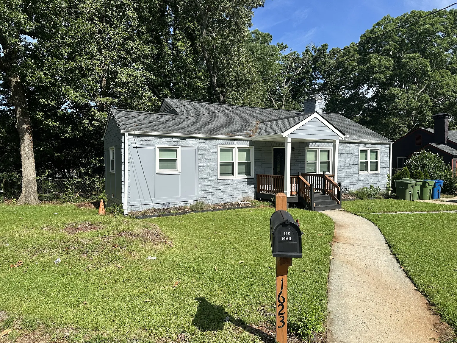 3 bed, 1254 sqft, $2,000 — Photo 1