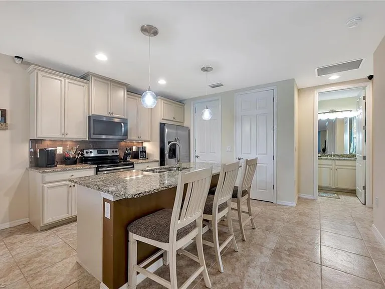 14940 Edgewater Cir — Photo 16