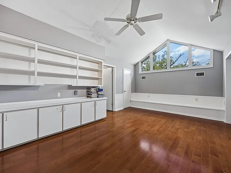5219 Loch Lomond Dr — Photo 22