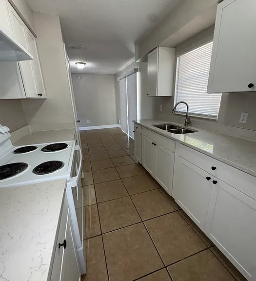 4566 Chateau Rd — Photo 16