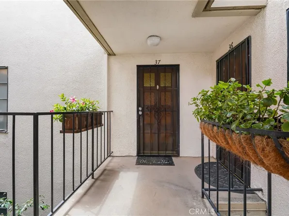 2575 E 19th St APT 37, Signal Hill, CA 90755