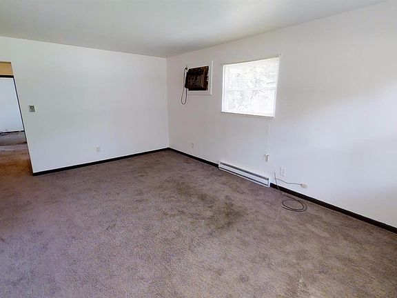 3rd image of 3006 Seneca St