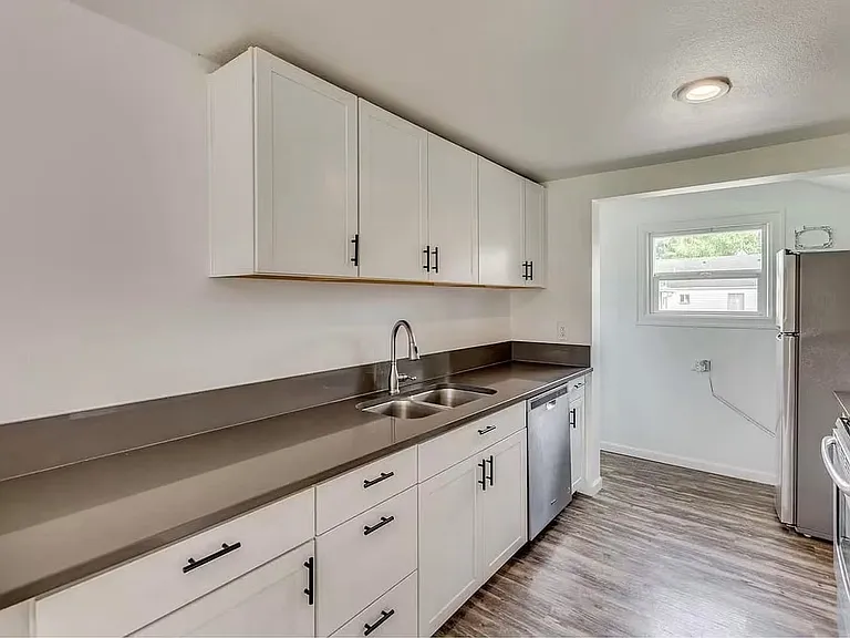 326 15th Ave — Photo 19