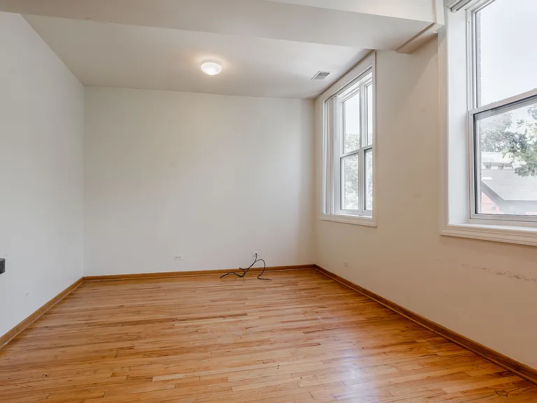 1444 N Leavitt St #2 — Photo 4