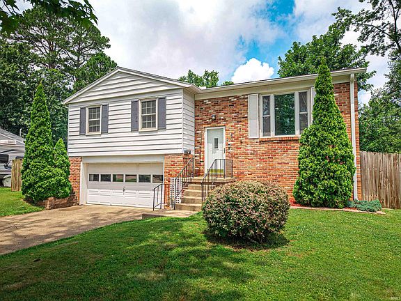 2nd image of 1313 Woodbine Ln