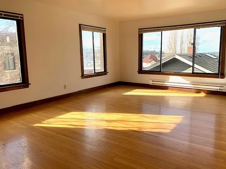 903 Bellevue Pl E — Photo 4