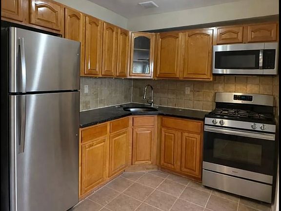 4th image of 169 Beach 96 St #1