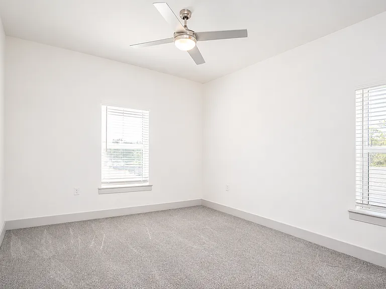 Azalea Bay Apartments — Photo 41