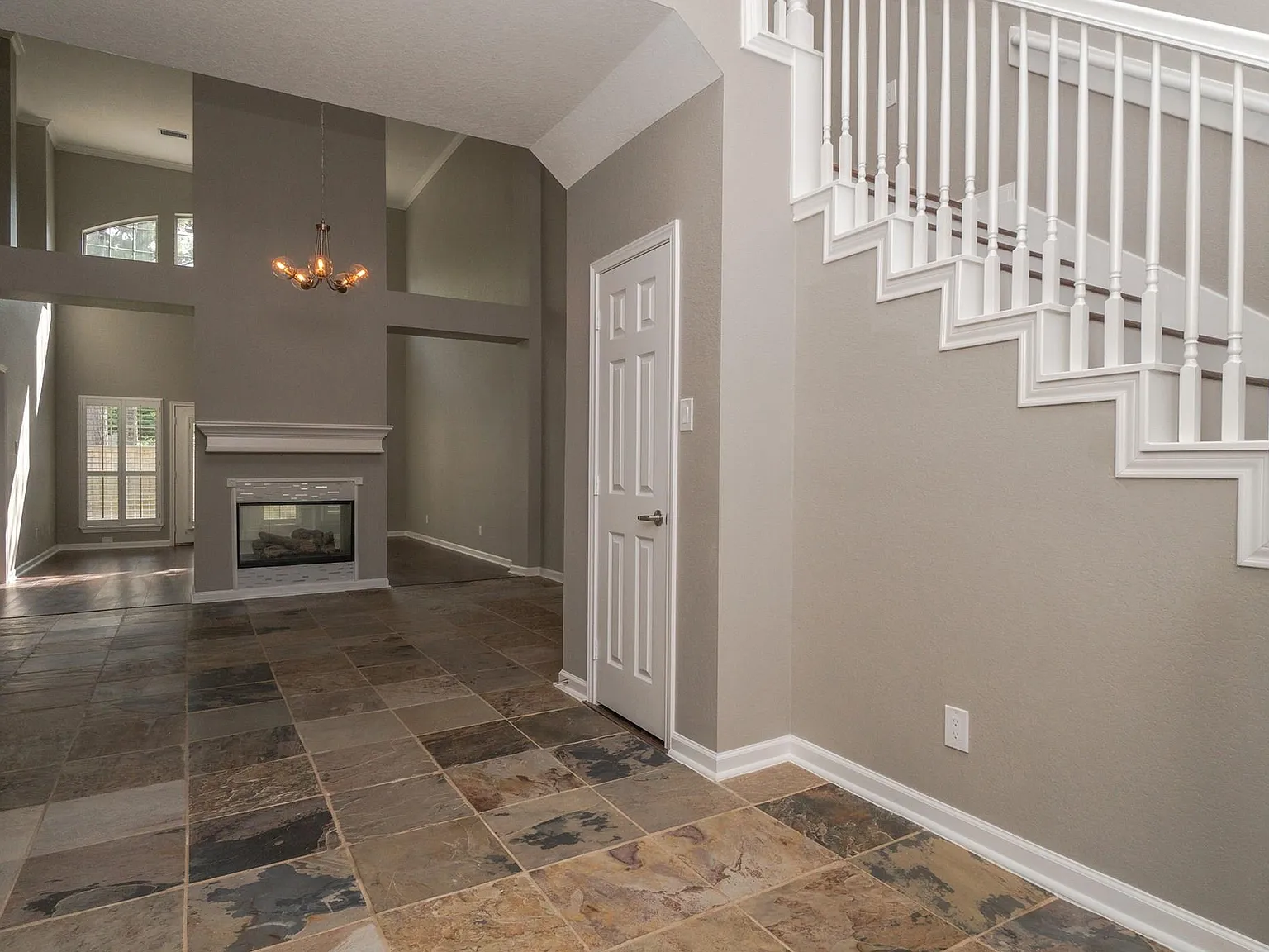 3 bed, 2.5 bath, 2385 sqft, $2,580 — Photo 3