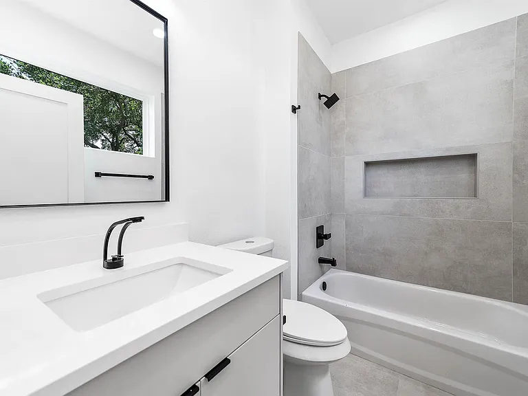 313 N Nagle St — Photo 31