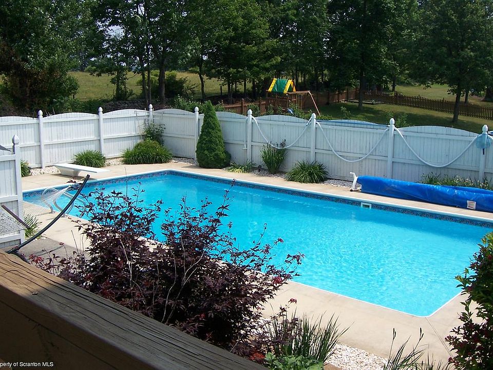 2nd image of 32 Spring Cir