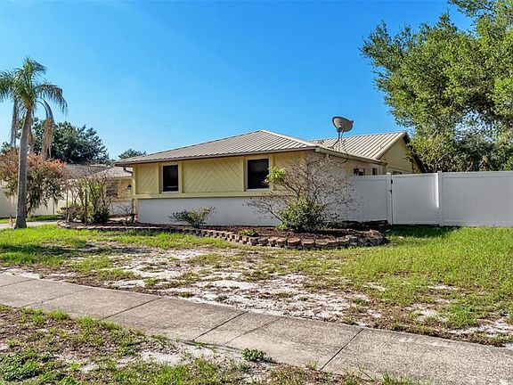 5th image of 601 FIELDSTONE DRIVE