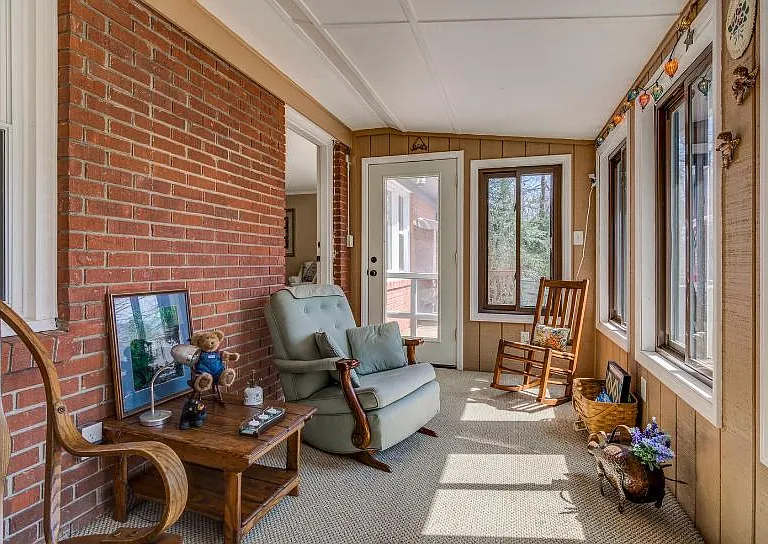 108 Jeanie Ave — Photo 3
