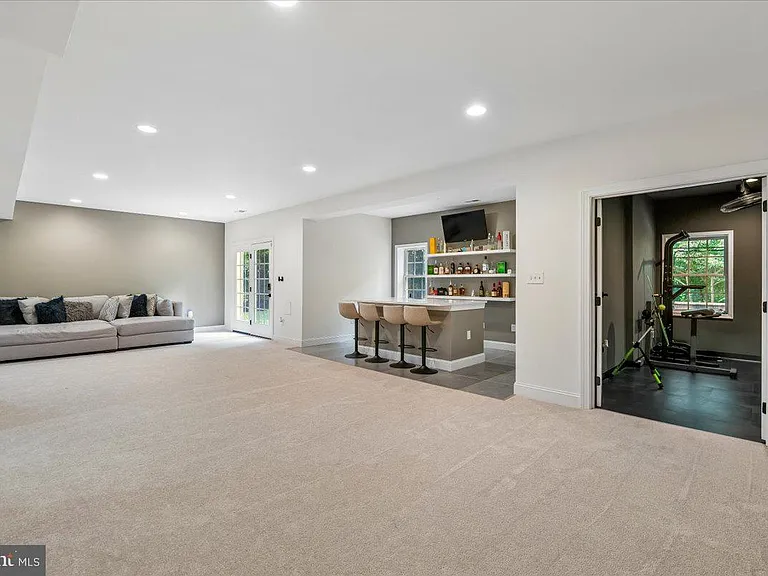 743 Seneca Dr — Photo 33