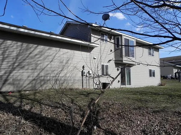 4 bed, 1900 sqft, $2,000 — Photo 3