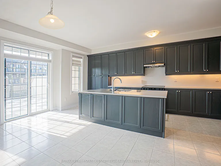 70 Keyworth Cres — Photo 8