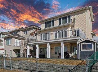 739 N Cimarron Close, Okotoks, AB T1S 1X4